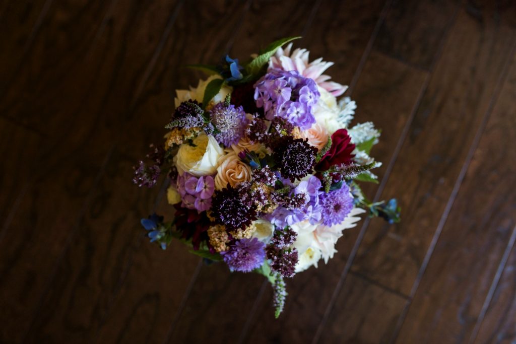 CountryBouquetsFloral-Wedding-Stephanie-Brian-MajesticInn-002a