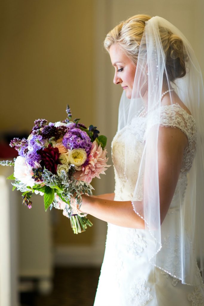 CountryBouquetsFloral-Wedding-Stephanie-Brian-MajesticInn-003