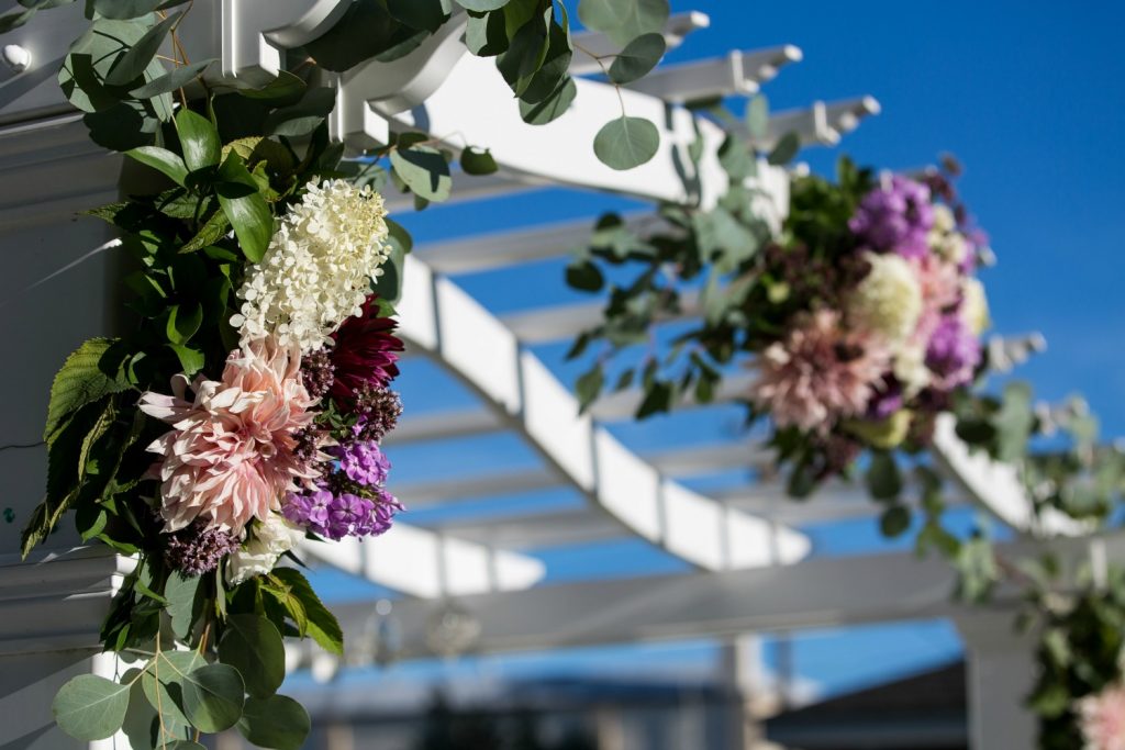 CountryBouquetsFloral-Wedding-Stephanie-Brian-MajesticInn-010